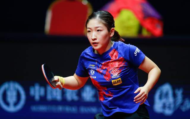 库尼亚赛后向老东家狼队球迷鼓掌致谢