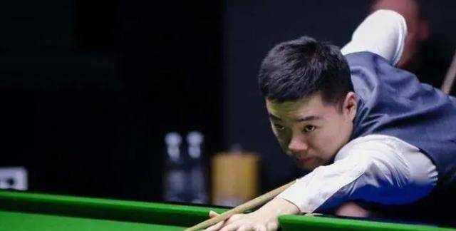 川超联赛出现暴力事件，凉山队球员比赛结束后飞踹裁判