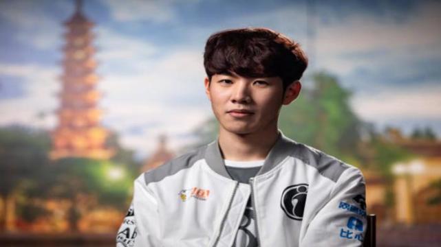 厄德高：梅里诺拥有进球嗅觉，他总是能出现在正确的位置上